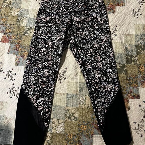 Lululemon Wunder Under Crop II leggings - Sz 4 or 6 - Picture 3 of 9